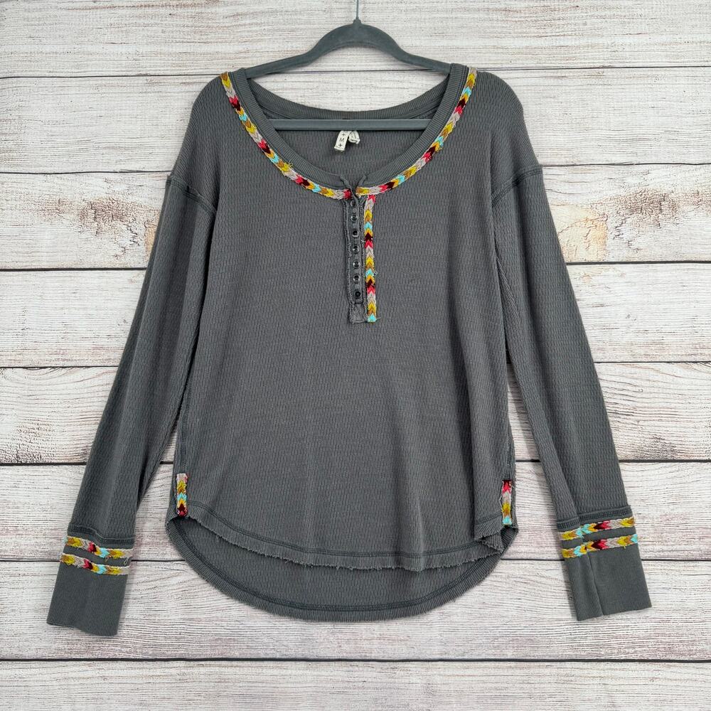 FP One Free People Embroidered Henley Thermal Shirt Womens‎ Medium Gray